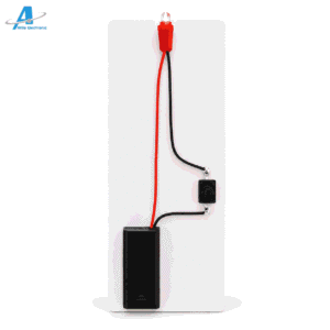 Mini projekt elektrik edukativ me llambë, çelës dhe bateri për mësimin e qarkut elektrik të thjeshtë.