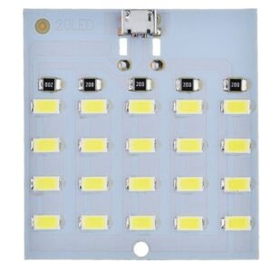 Panel drejtkëndor me 20 LED SMD 5730 të vendosura në pesë rreshta dhe portë Micro USB në anën e djathtë